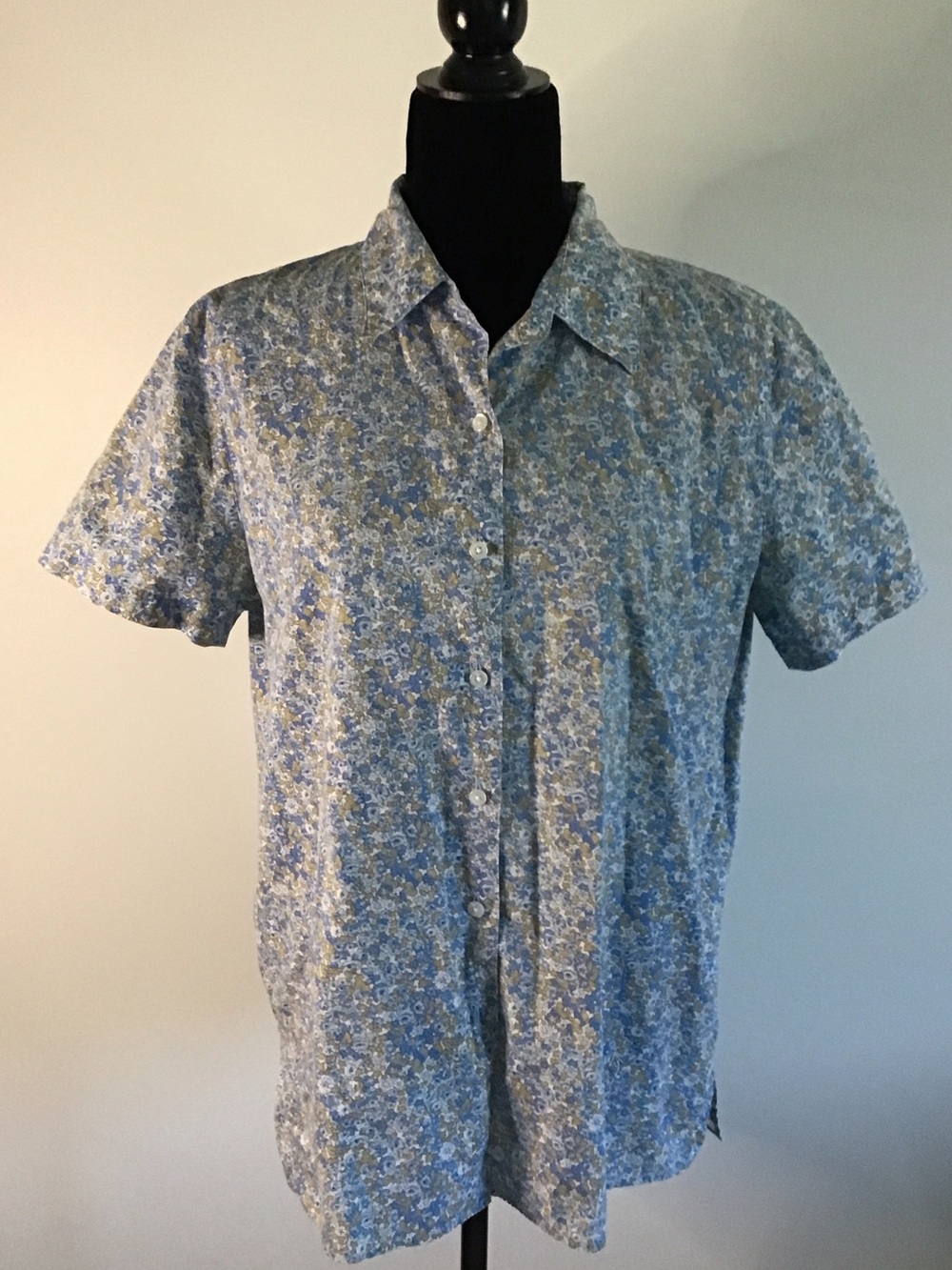 Orvis Blue and Cream Floral Button-Up Shirt